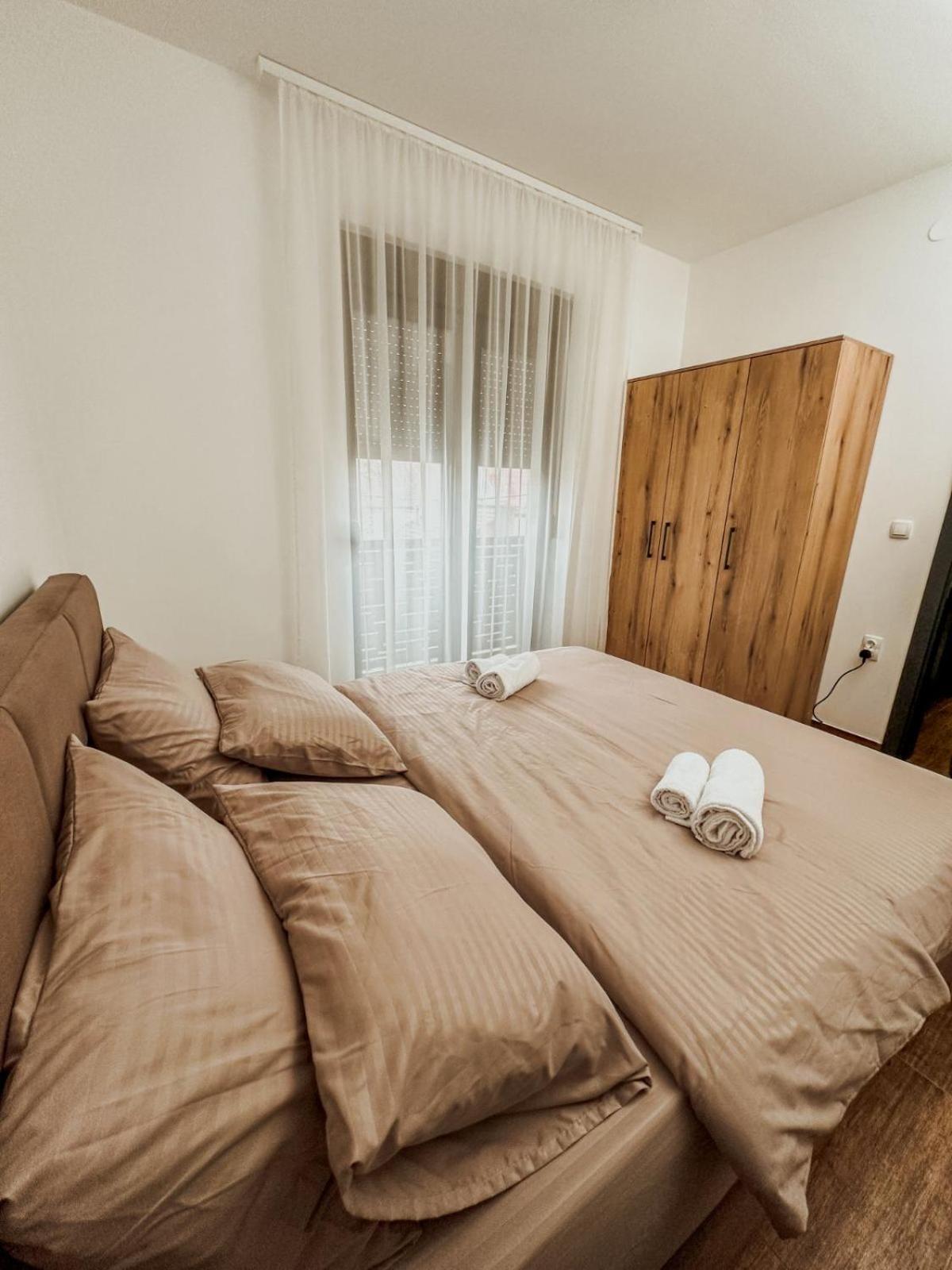 Kiko Apartmani Lux Zrenjanin Eksteriør billede